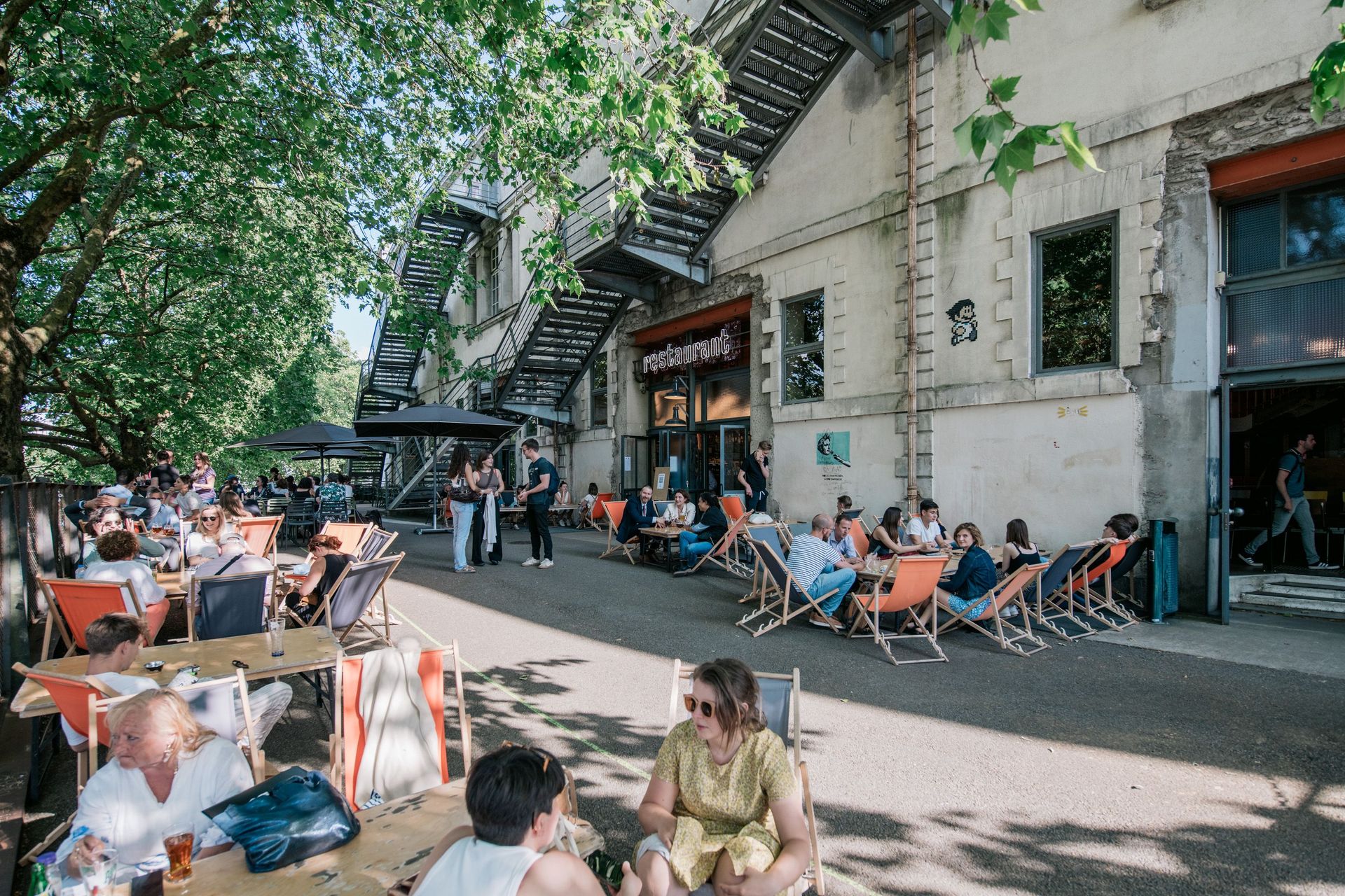 Le bar est ouvert